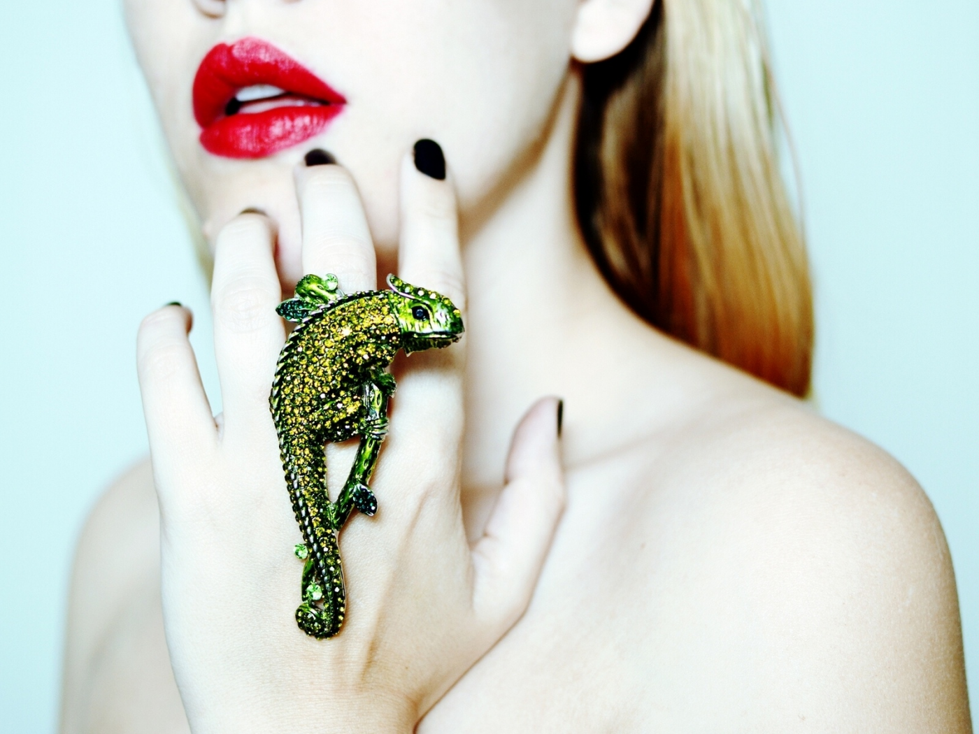 кольцо, губы, хамелеон, перстень, девушка, рука