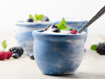 blueberries, fruits, cups, blackberries, dessert, yogurt, черники, cream, milk, raspberries