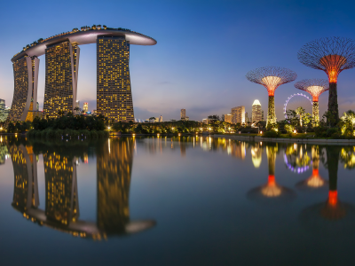 здания, море, отражение, сингапур, огни, ночь, город