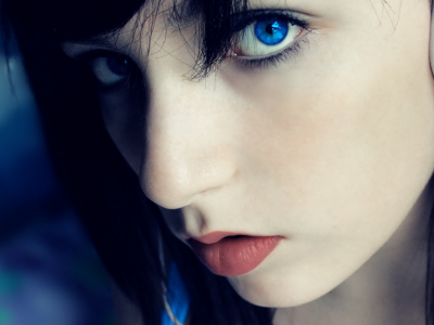 губы, девушка, голубые глаза, взгляд, наушник