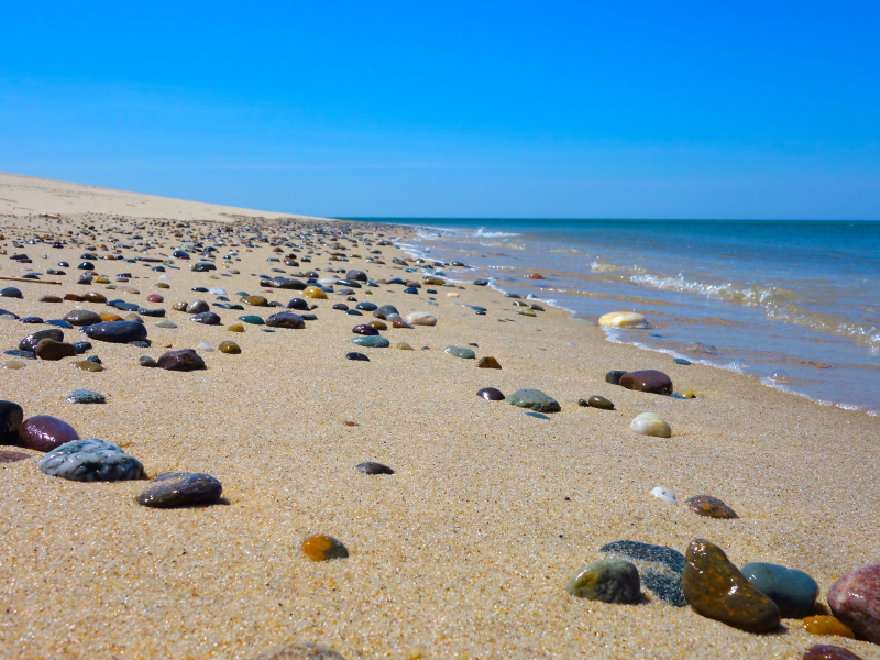 море, камни, песок, волны, небо, пляж