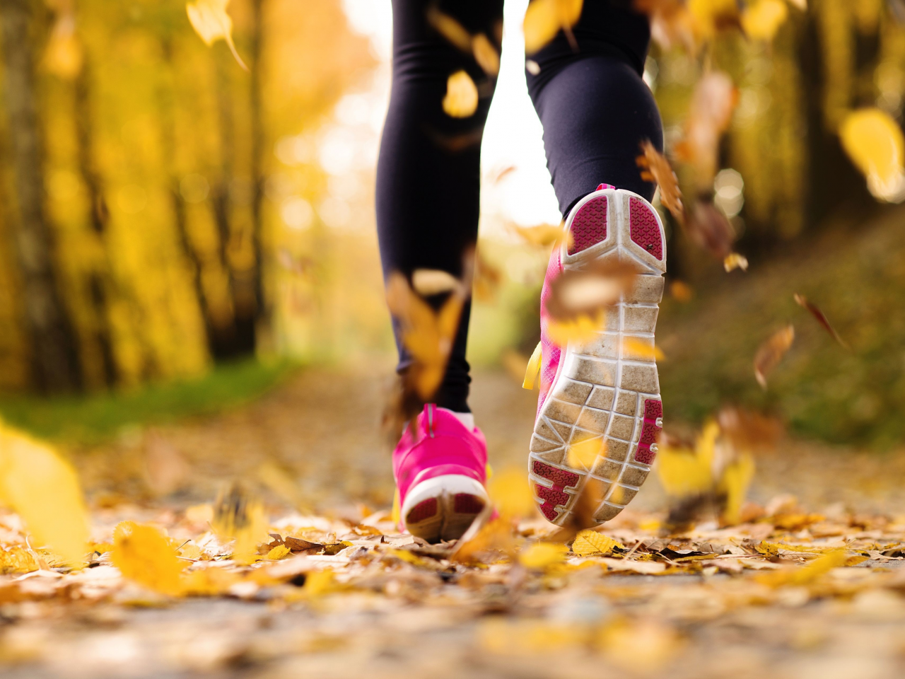 девушка, бег, листья, желтые, обувь, кроссовки, спорт
