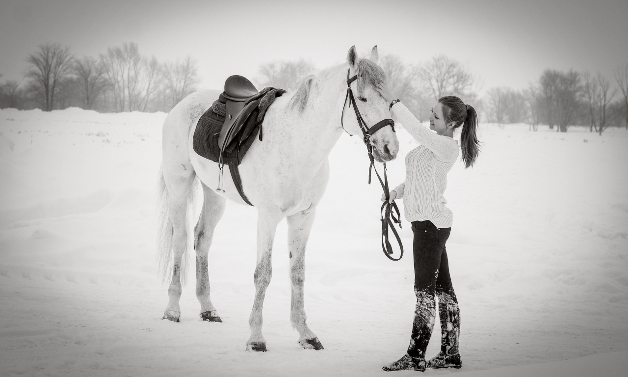 девушка, конь, зима