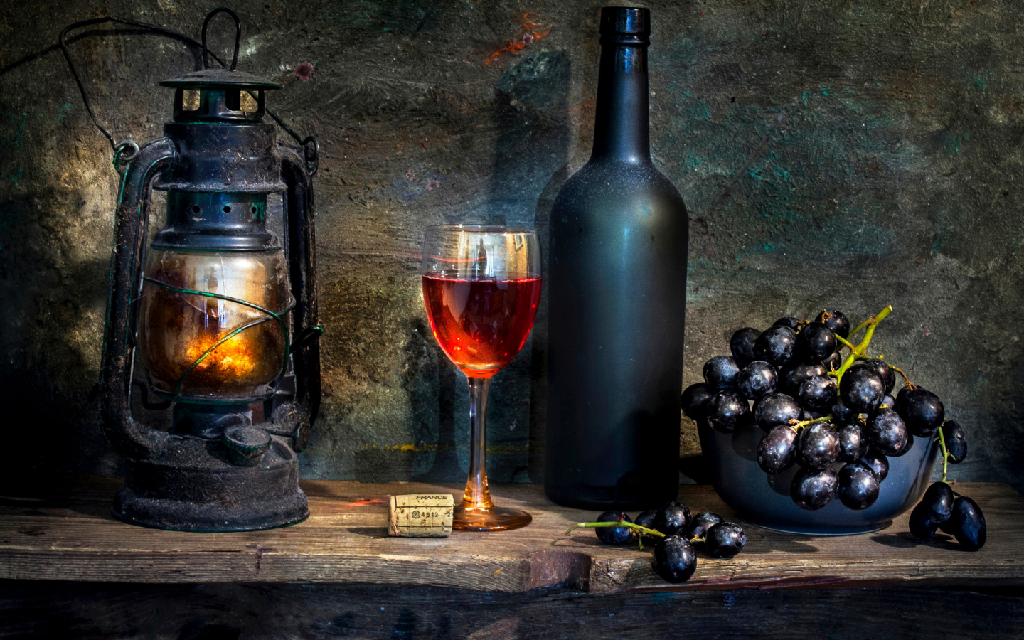 The last of the summer wine, лампа, вино, бутылка