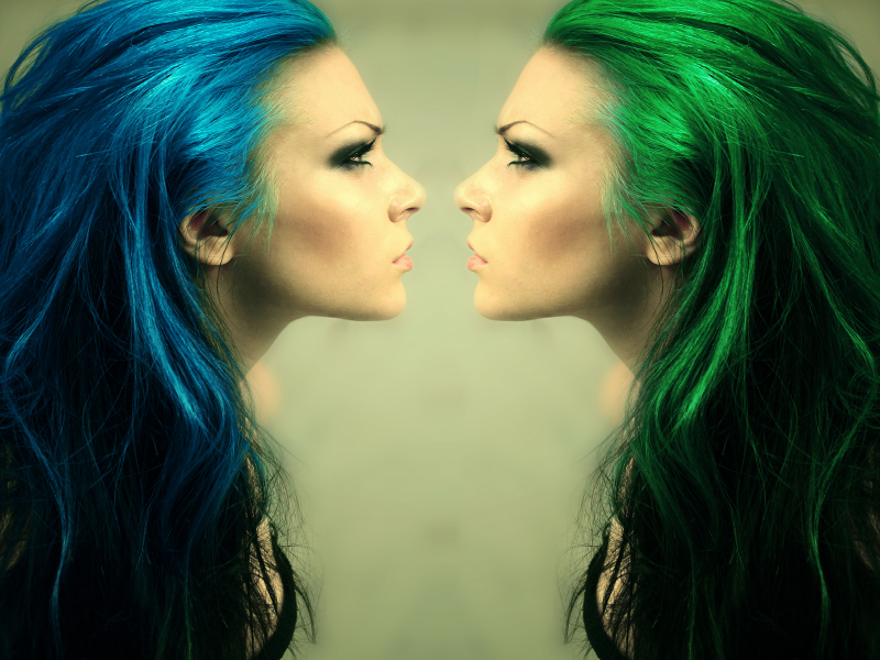 к лицу, профиль, зеленые, девушка, волосы, синее, лицо