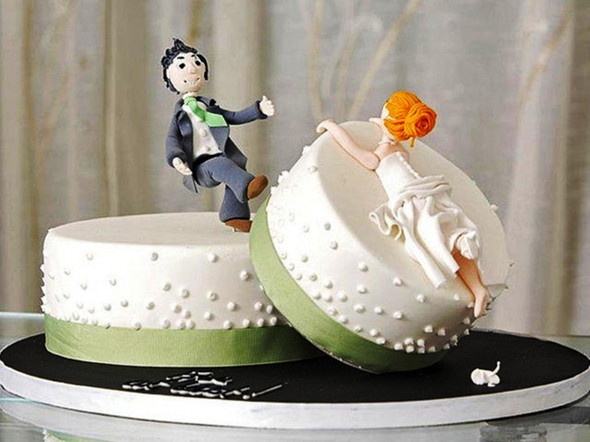 торт, испеченный специально для отмечания развода, англия