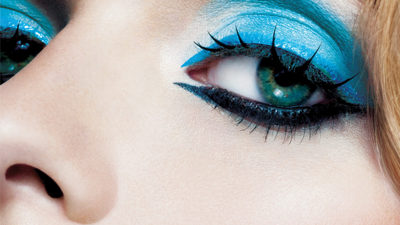 make-up for eyes, strong colors, blue, black