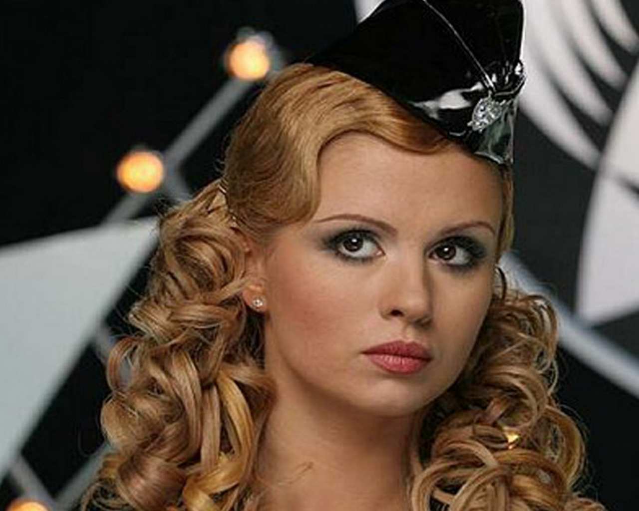 Анна Семенович, певица, актриса