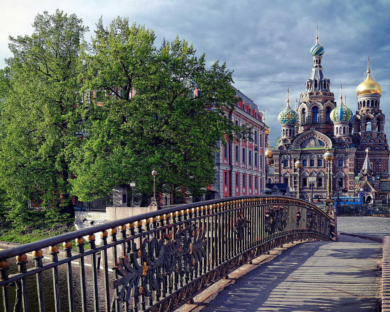 Питербург, Ленинград, тротуар, дорога, храм, собор.