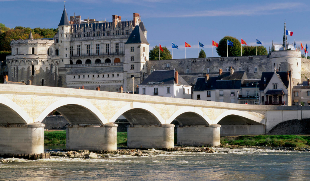 Амбуаз, Франция, дворец, замок, крепость, небо, деревья, мост, река, дома, здания, Amboise, France, chateau