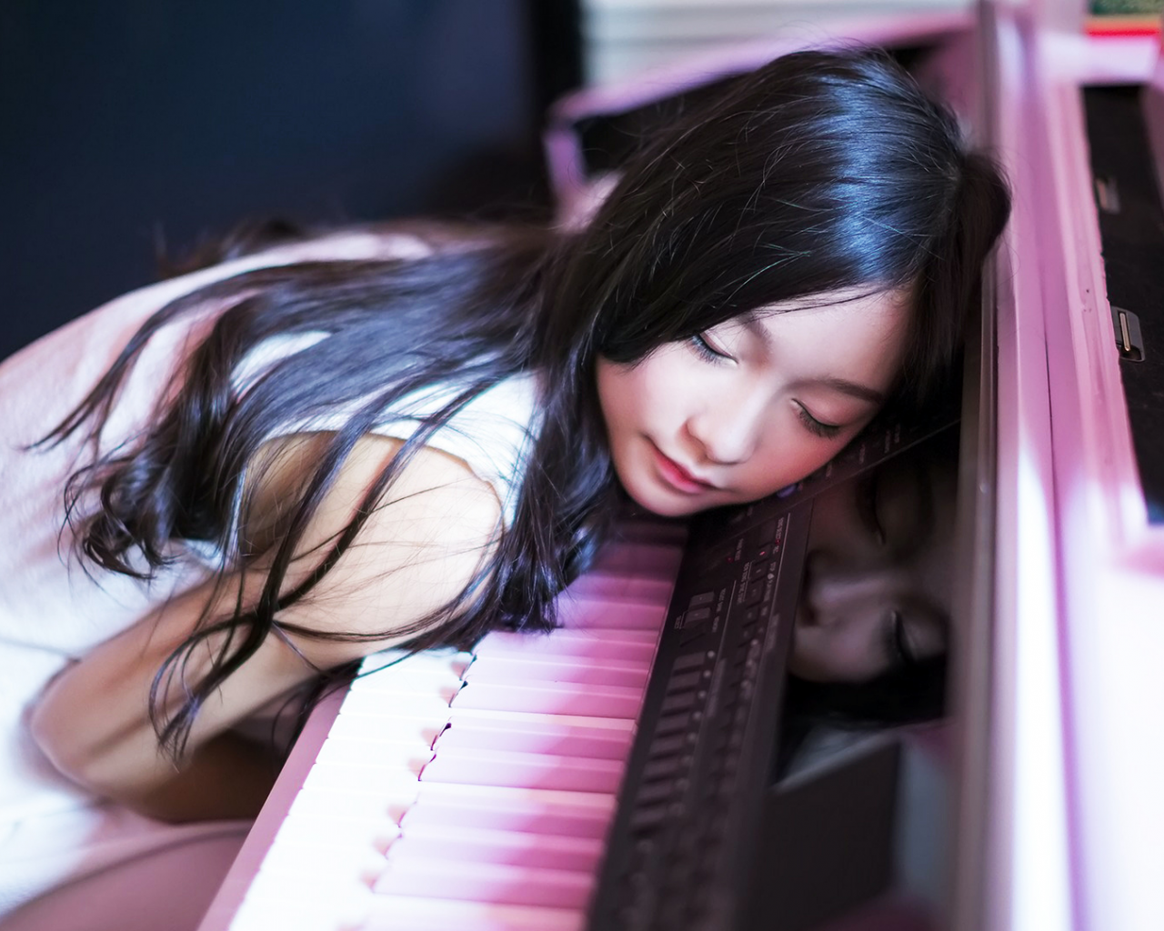 девушка, пианино, спит
