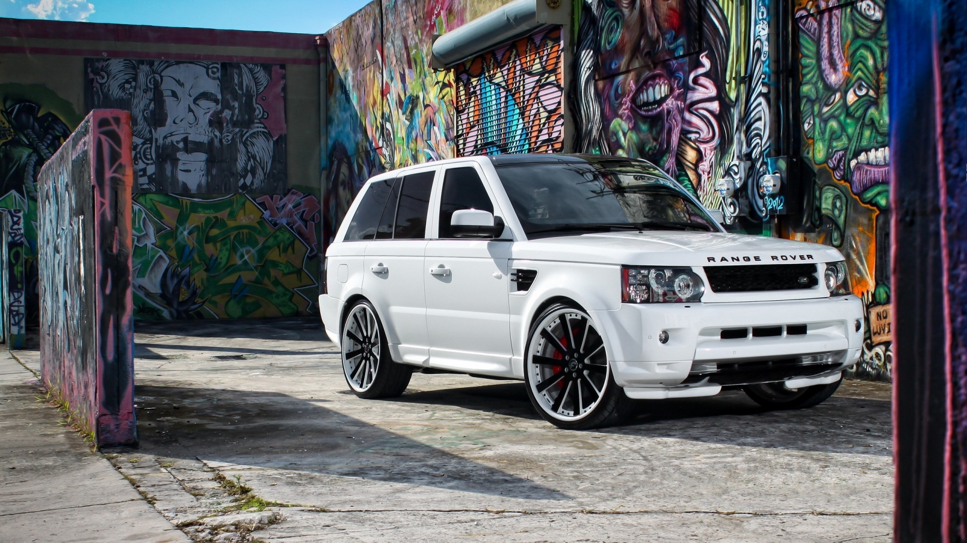 Range Rover, белый, диски, стены, граффити