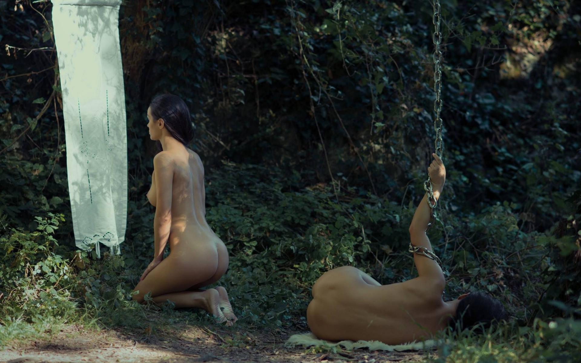 женщины, голые, на коленях, лежит, лес, холст, цепи, обряд