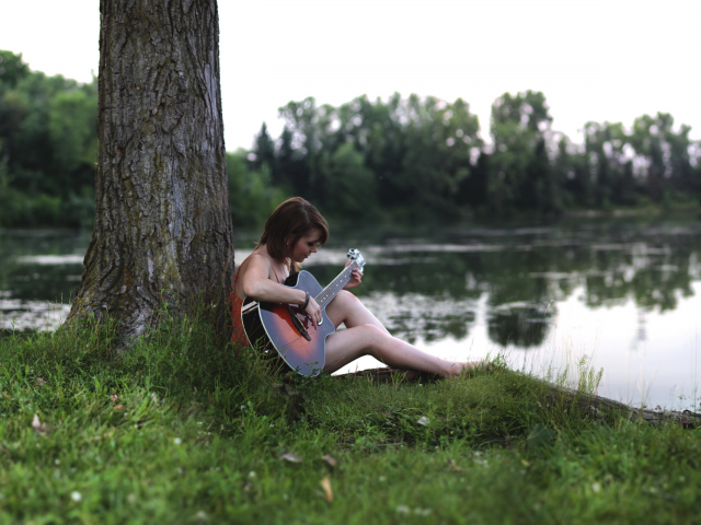 гитара, девушка, озеро