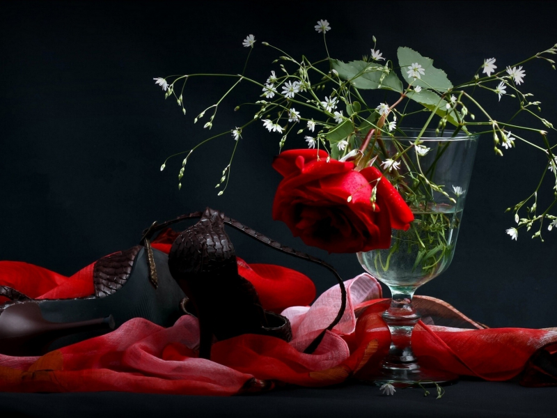 натюрморт, туфли, обувь женская, бокал, букет, гламур, романтика, роза в бокале