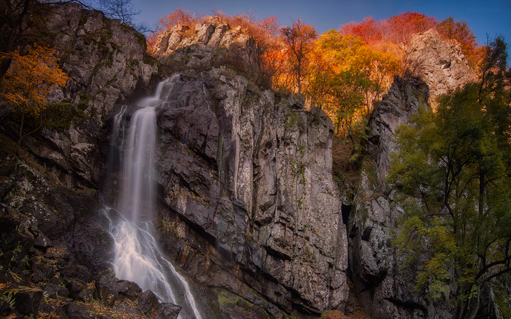 Боянски водопад, Витоша, Болгария, горы, небо, природа, пейзаж, река, водопад, вода, деревья, скалы, осень