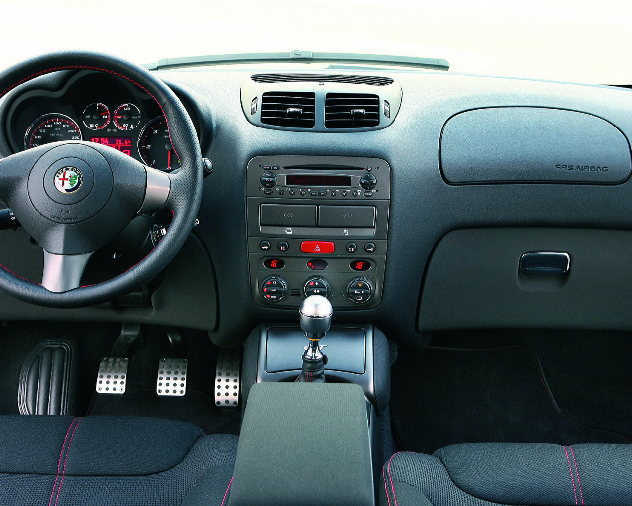 Салон, авто, Alfa-Romeo-Gt-Q2