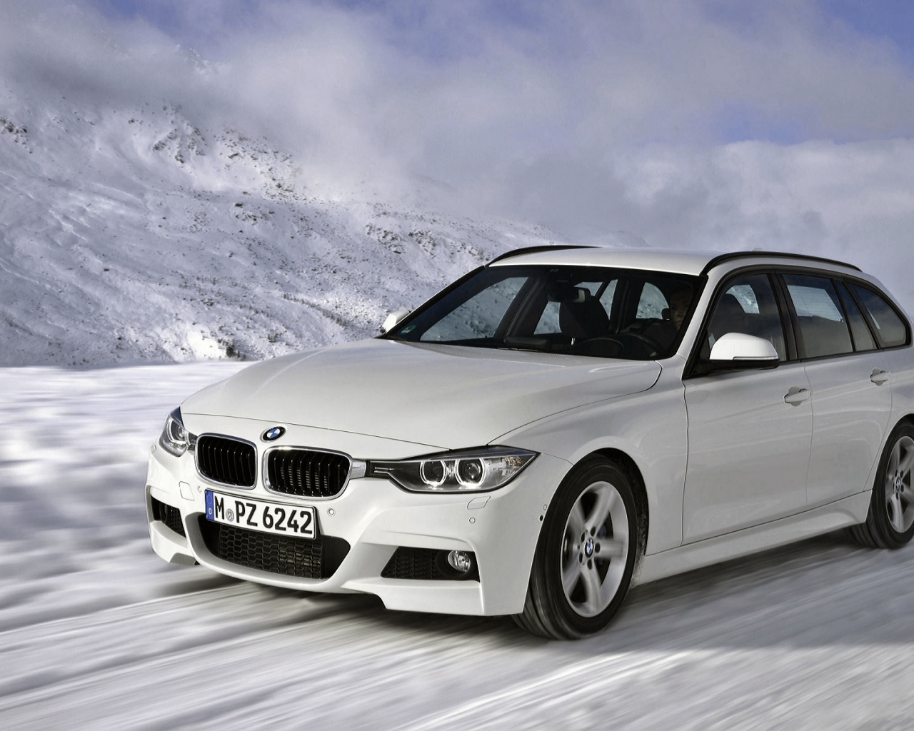Горы, снег, облака, авто, BMW