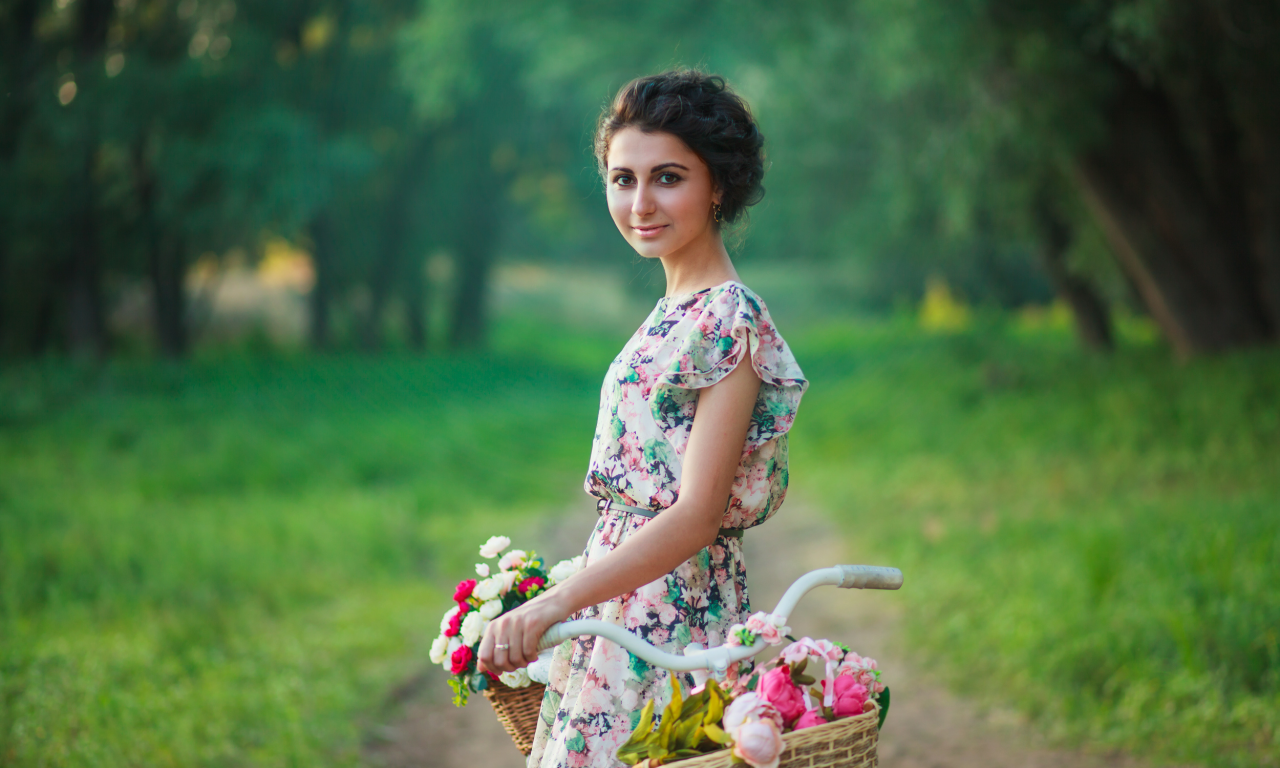 девушка, поляна, велосипед, корзины, цветы, тропинка