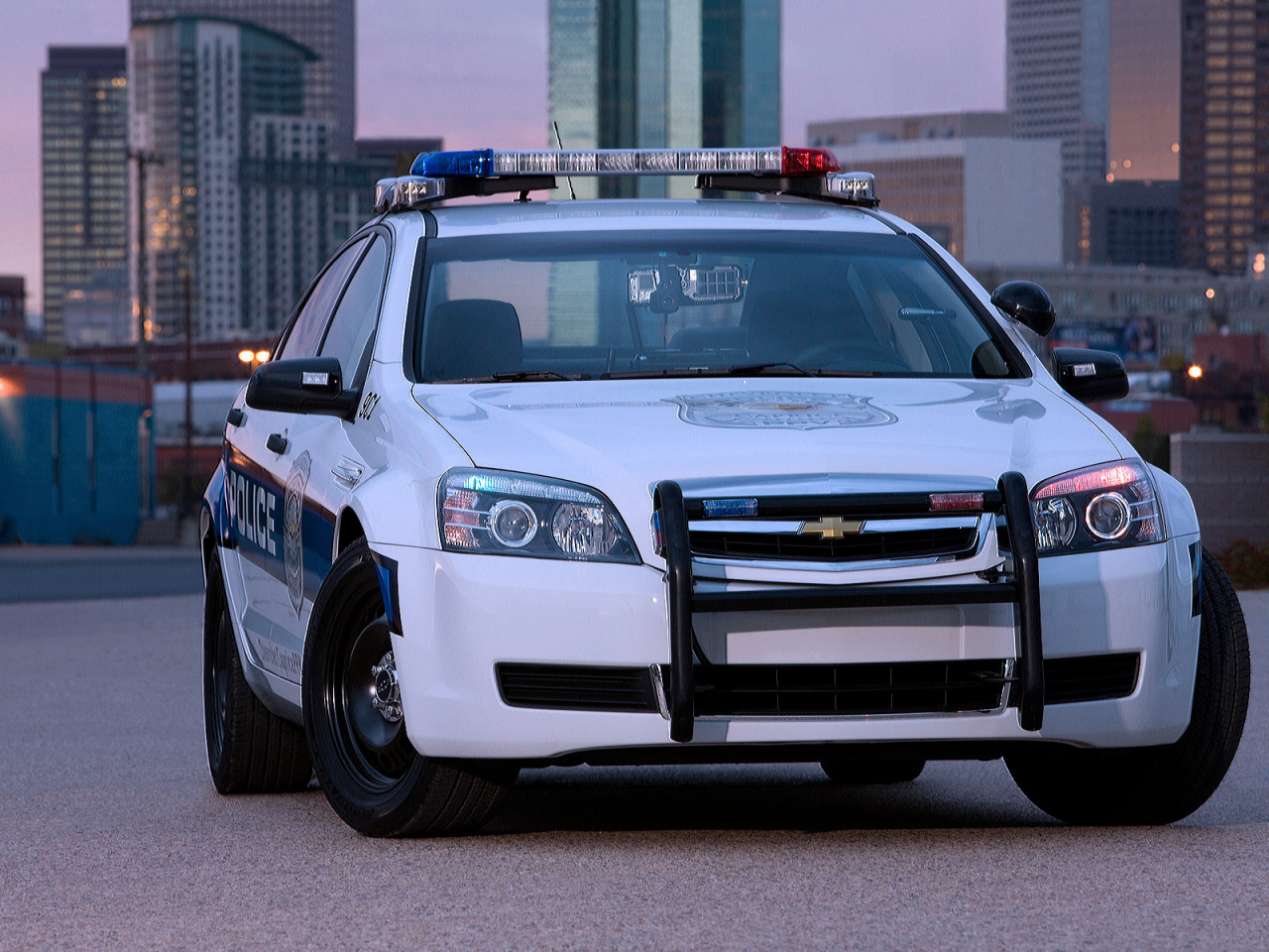 Город, вечер, полицейское авто, Chevrollet-Caprice-Police-Patrol-Vehicle