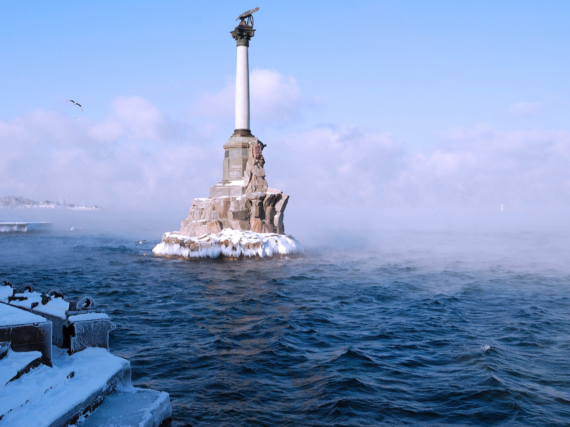 Крым, Севастополь, набережная, море, обелиск, погибшим морякам, зима.