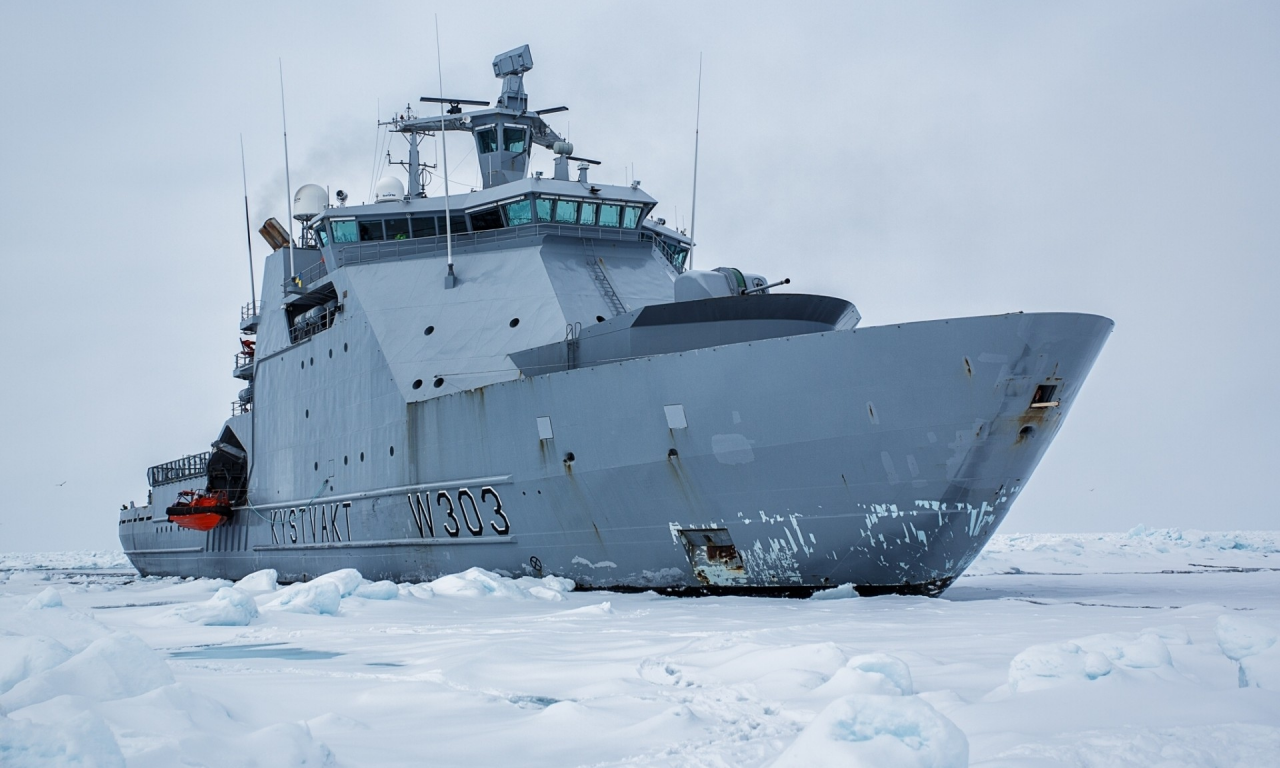Льды, Норвегия, норвежский боевой корабль.