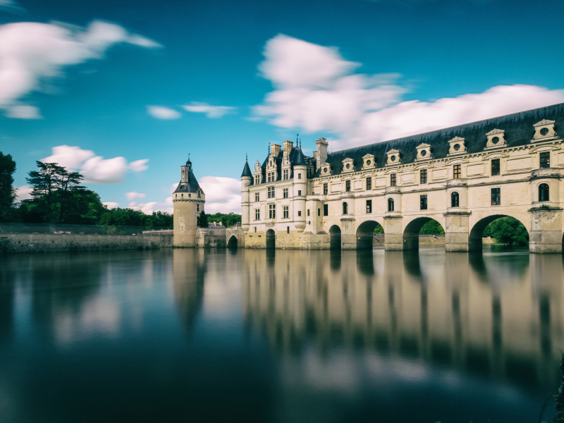 Франция, замок, пруд