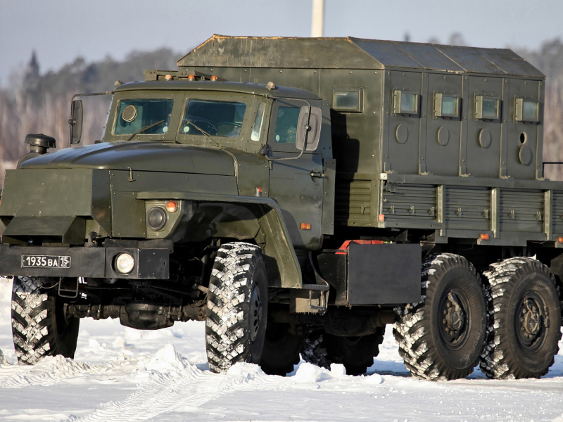 Зима, поле, снег, бронеавтомобиль, УРАЛ-4320, армия.
