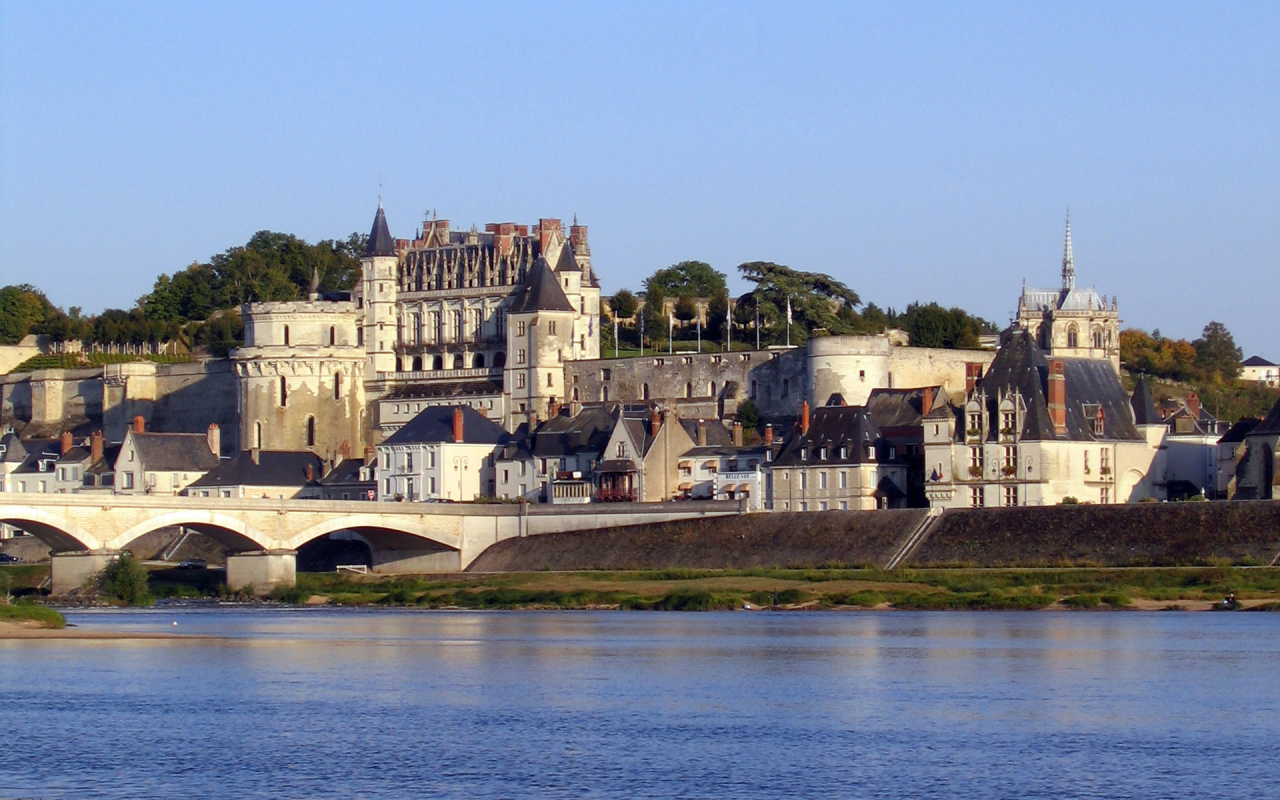 Амбуаз, Луара, Франция, дворец, замок, крепость, небо, река, деревья, мост, дома, Amboise, Loire, France, chateau