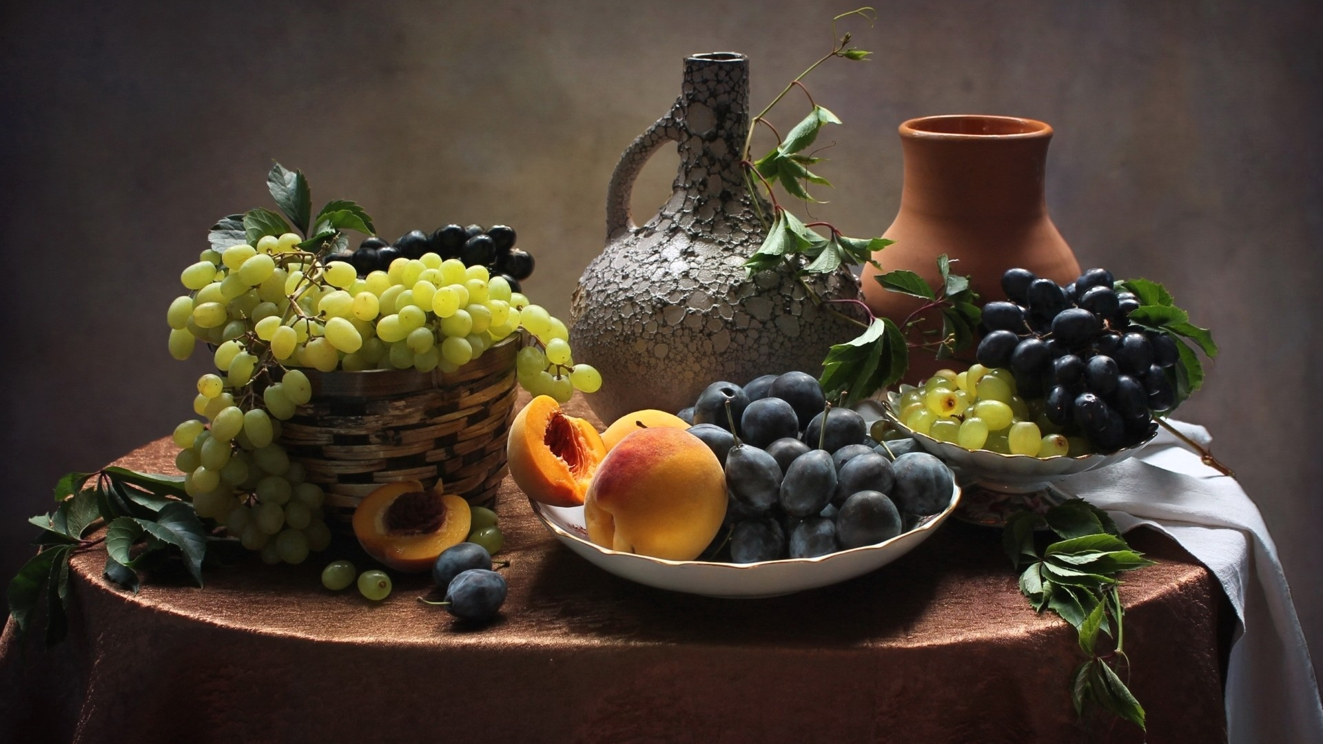 натюрморт, кувшин, виноград, персики, сливы