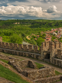 крепость, Царевец, город, Великое Тырново, Болгария, река, Янтра, замок, стены, руины, улица, дома, небо, облака, горы, деревья, лес, трава, пейзаж, природа