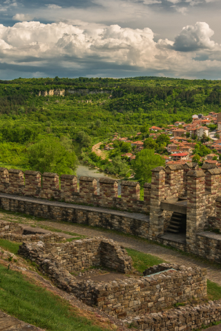 крепость, Царевец, город, Великое Тырново, Болгария, река, Янтра, замок, стены, руины, улица, дома, небо, облака, горы, деревья, лес, трава, пейзаж, природа