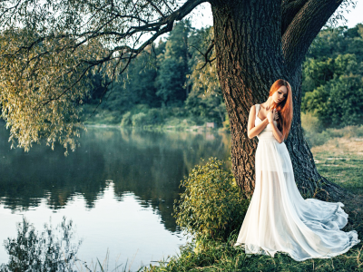 девушка, дерево, озеро
