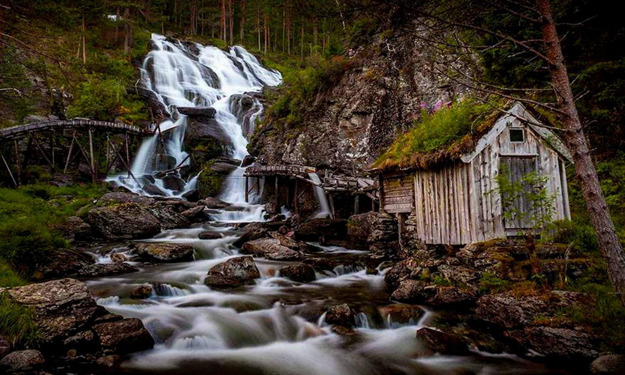 водопад, горы, лесной домик