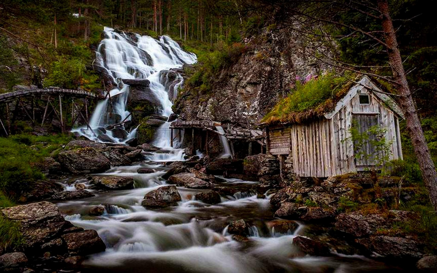 водопад, горы, лесной домик