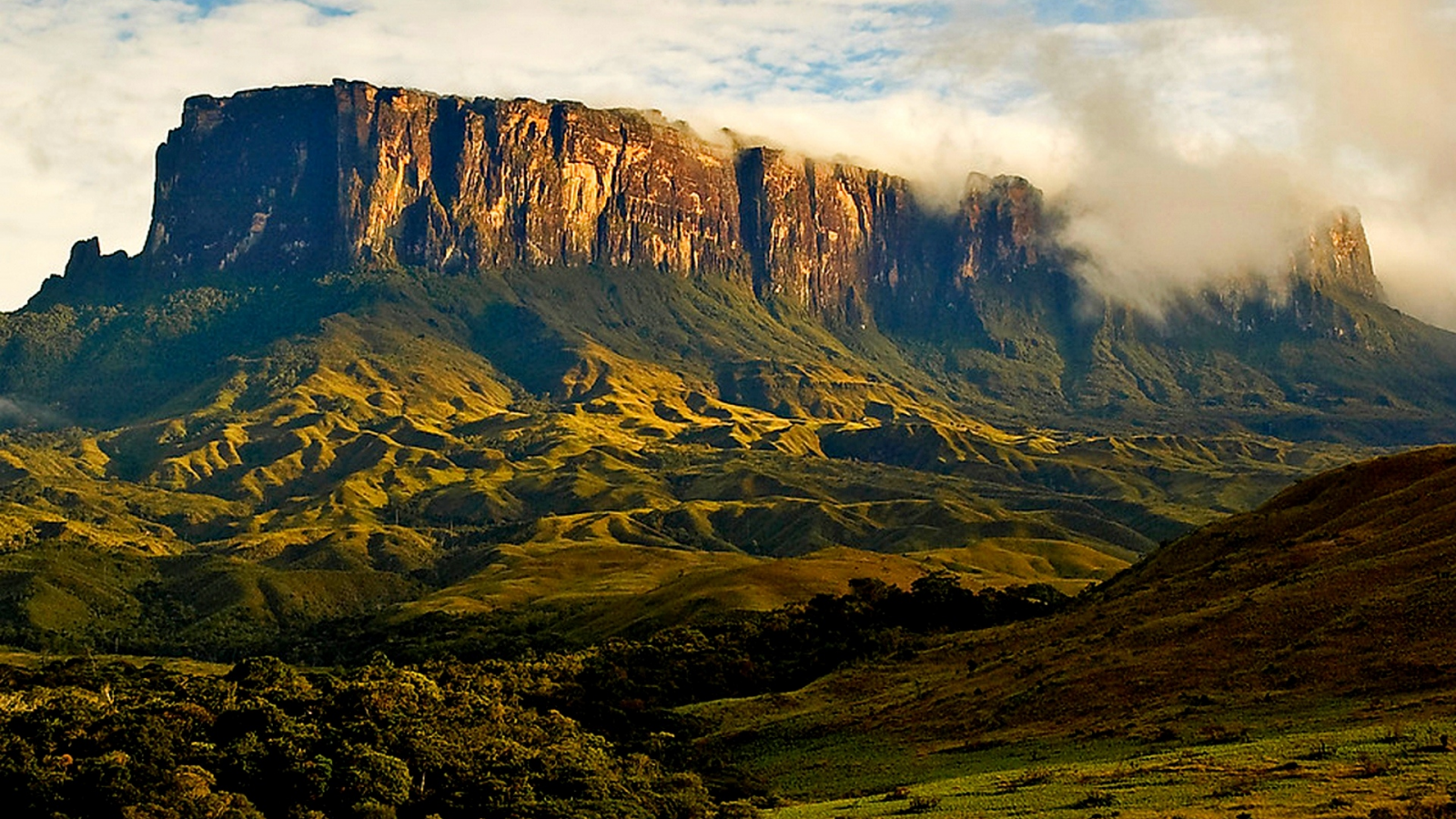 Гора Рорайма на стыке Венесуэлы, Гайаны и Бразилии