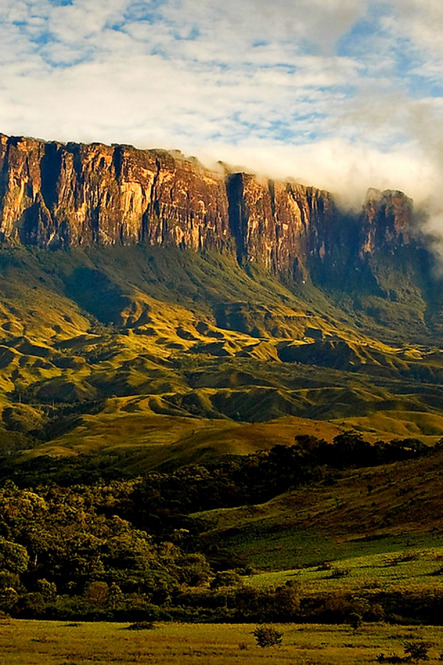 Гора Рорайма на стыке Венесуэлы, Гайаны и Бразилии