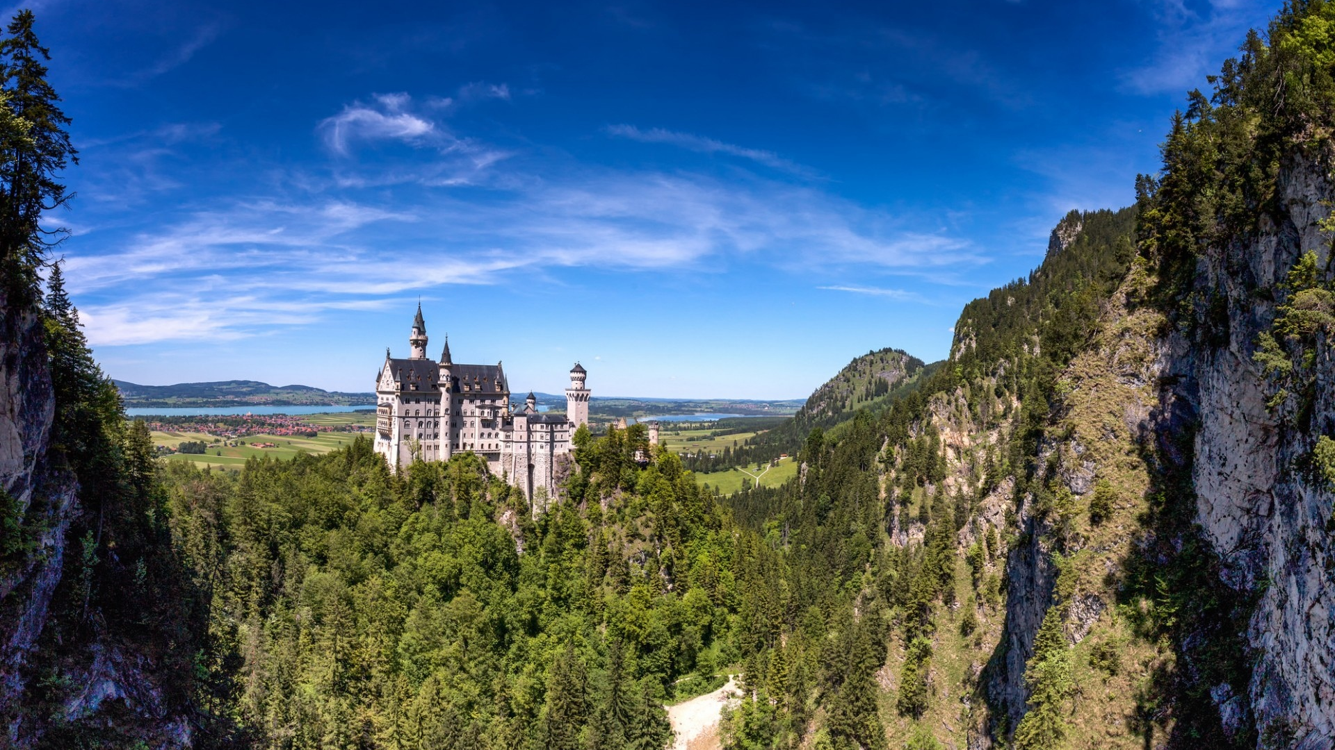 замок, Нойшванштайн, Германия, Бавария, лес, деревья, горы, река, городок, небо