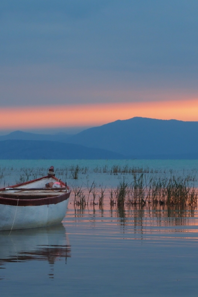 Lake Beysehir, Taurus Mountains, Turkey, озеро Бейшехир, Таврские горы, Турция, озеро, горы, лодка