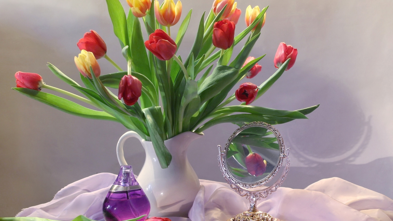 букет, тюльпаны, духи, зеркало