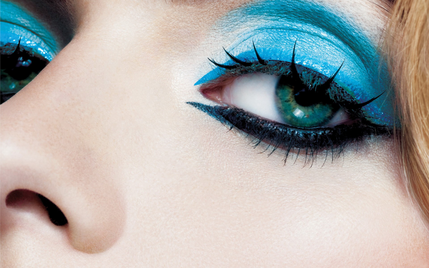 black, make-up for eyes, strong colors, blue