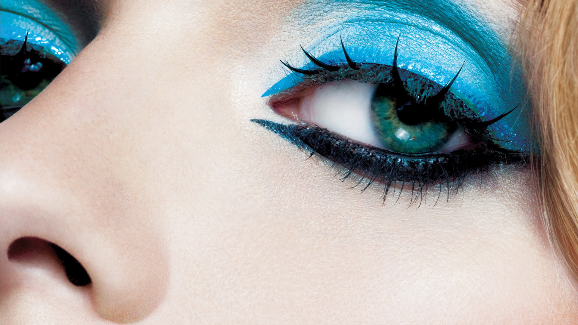 black, make-up for eyes, strong colors, blue