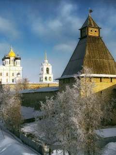 псков, кремль, башня, крепость, церковь, купола, река, деревья, зима, снег, небо, облака