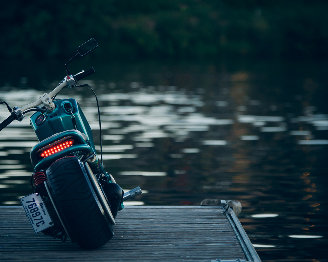 мотоцикл, озеро, вода, пристань, вечер