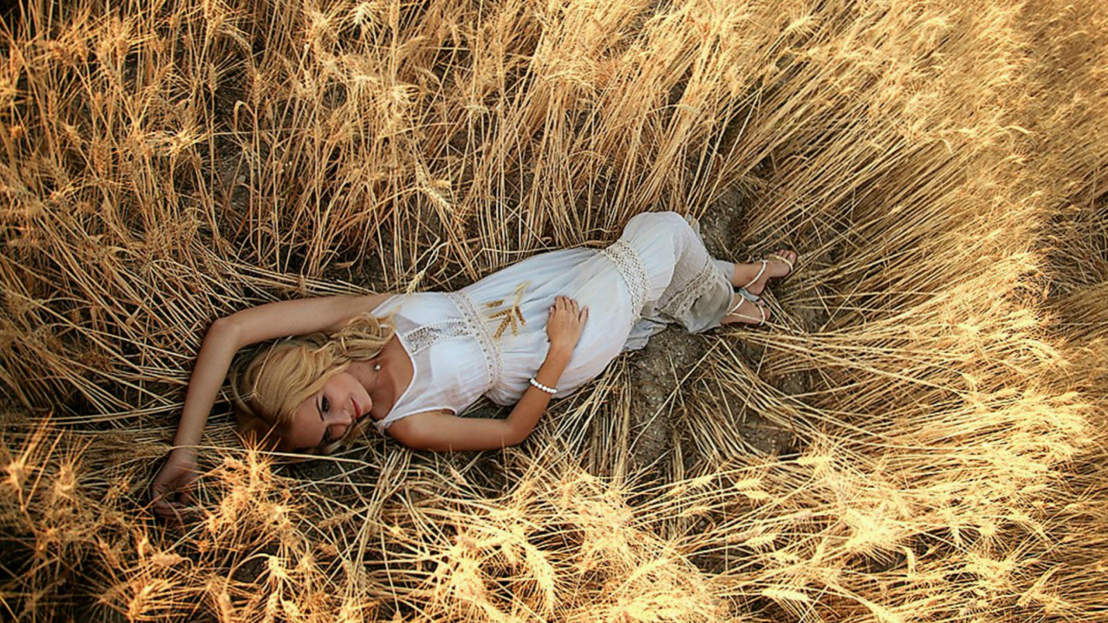 лето, поле, пшеница, девушка, лежит