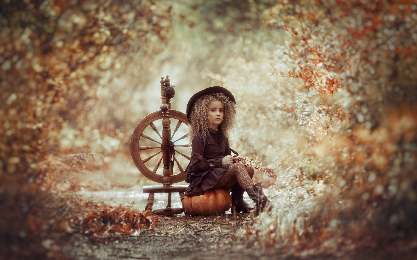 осень, листва, девочка, тыква, хеллоуин, боке, веретено, маленькая ведьмочка