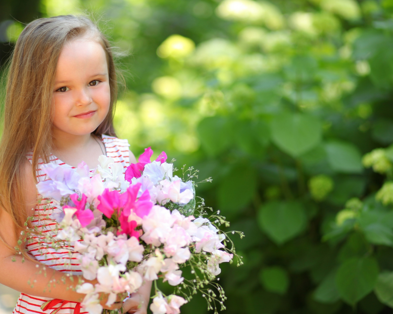 child, маленькая, ребенок, цветы, flowers, девочка