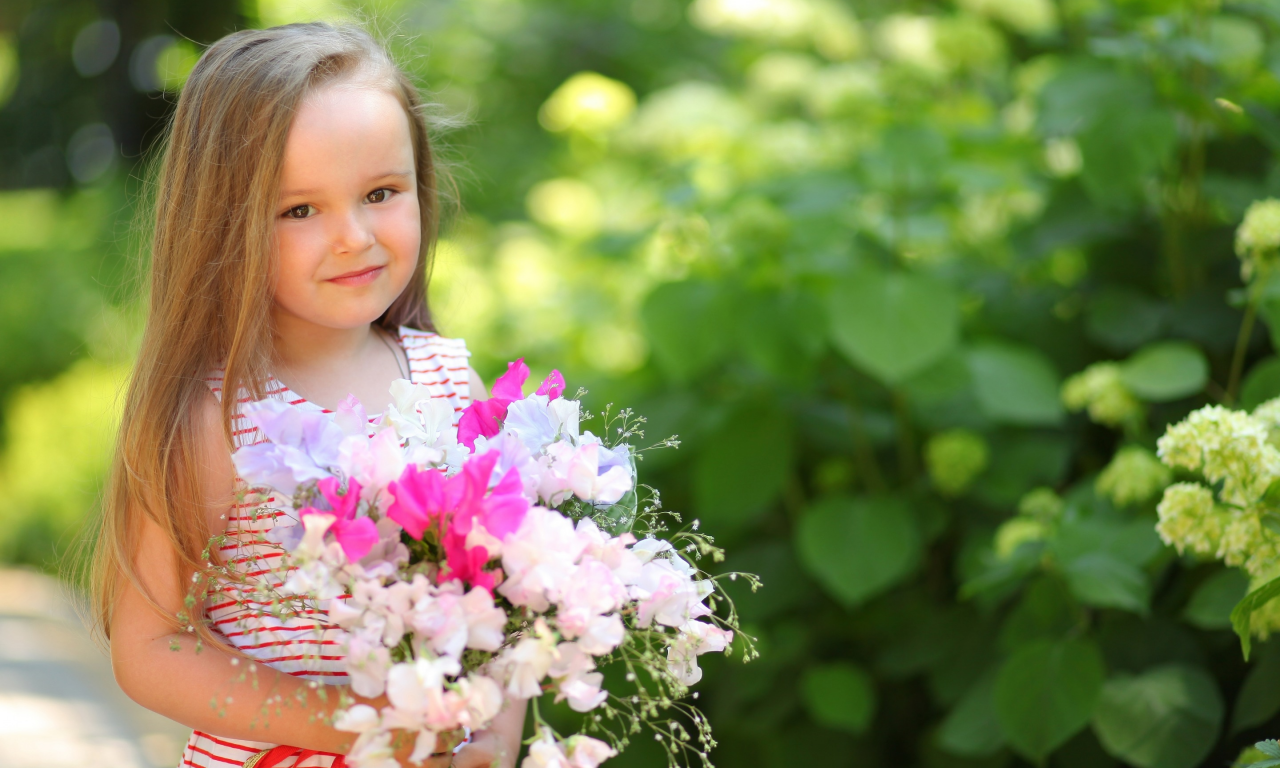 child, маленькая, ребенок, цветы, flowers, девочка