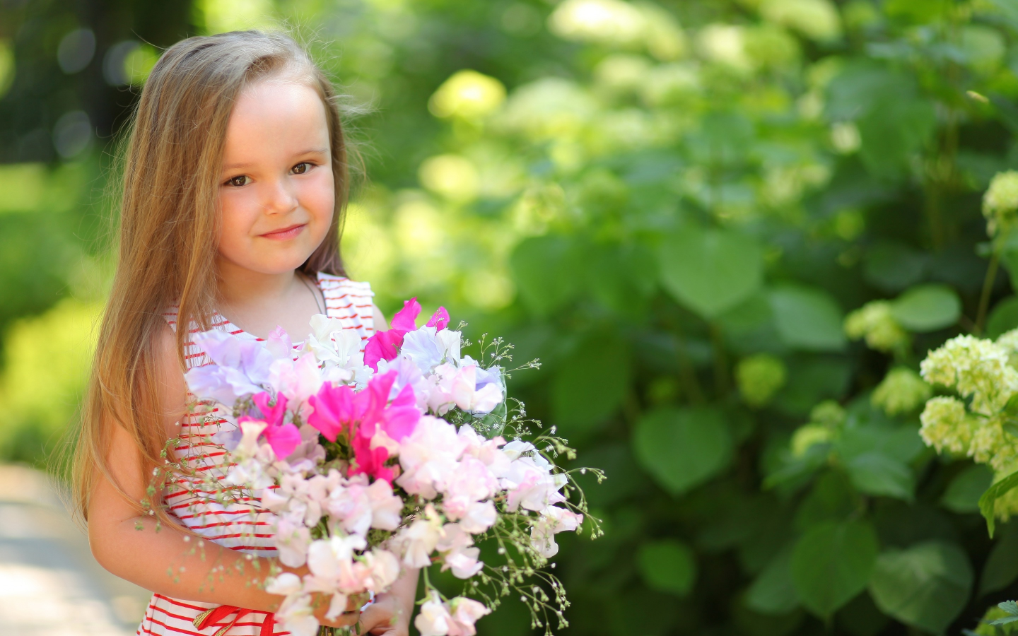 child, маленькая, ребенок, цветы, flowers, девочка