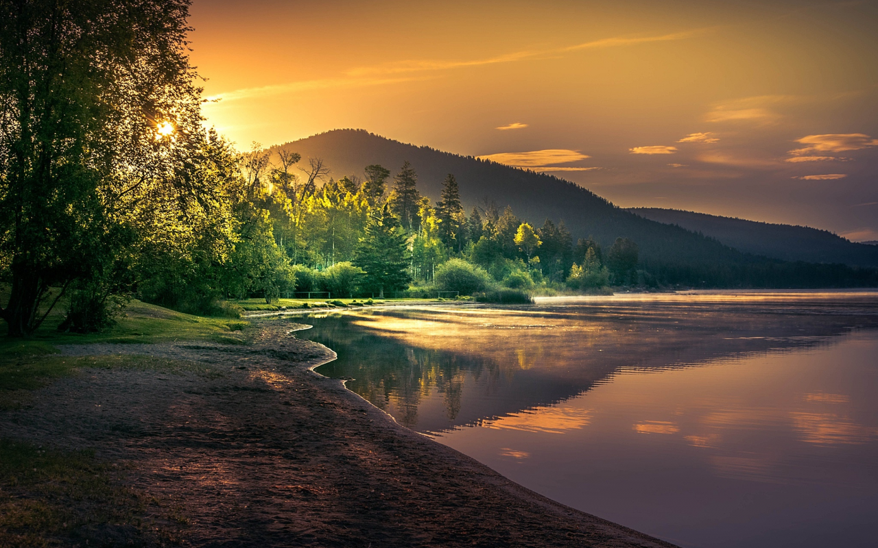 лес, солнце, деревья, горы, озеро, рассвет, берег, утро